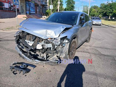 В Николаеве Mercedes врезался в Mazda