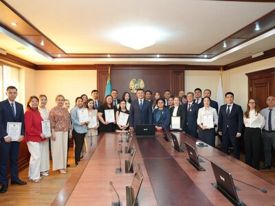 Ко Дню государственного служащего награды получили сотрудники Минэнерго