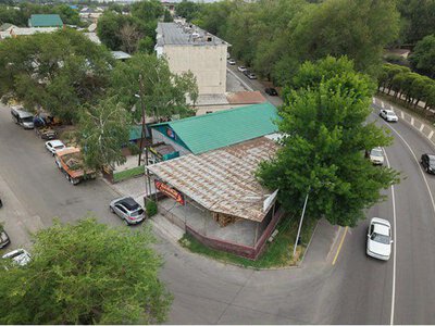 В Алматы снесено незаконное кафе