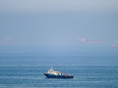 Трафик судов через Ормузский пролив достиг наивысшего уровня с конца февраля