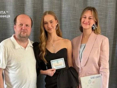 Єва Бронюк отримала свідоцтво з відзнакою: соліст вінницького гурту «ТІК» святкує успіх доньки
