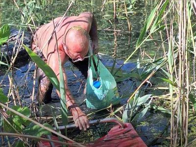 На Запоріжжі чоловік застряг у болоті, скорочуючи шлях додому