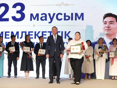 В Мангистау ко Дню государственного служащего наградили лучших отрасли