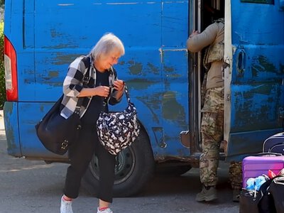 Потеряла все в Константиновке и вынуждена выезжать из Дружковки: «Белые ангелы» продолжают эвакуацию людей