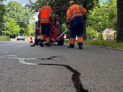Дорожники залили более 124 км трещин на улицах Киева
