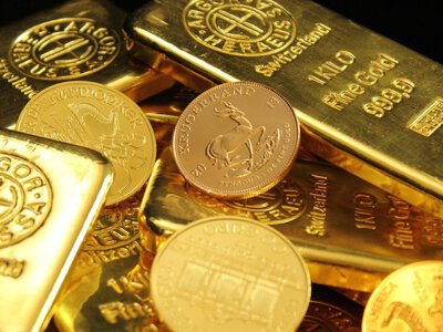 Золото впервые за долгое время упало ниже 4000 долларов