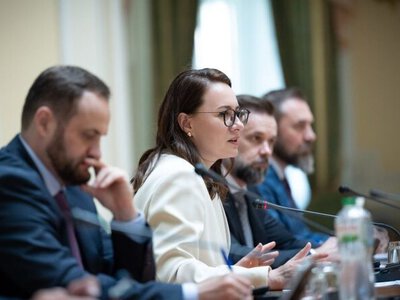 Работники образования и социальные работники получат повышение зарплаты: правительство распределило между регионами 6,6 млрд грн