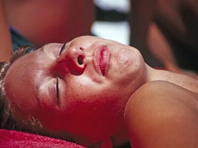 Чому шкіра «горить» після сонця і що нанести в перші 10 хвилин