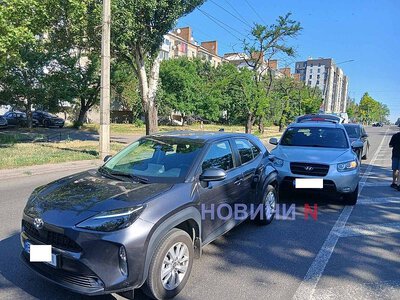 В Николаеве столкнулись три автомобиля: на проспекте возникла пробка