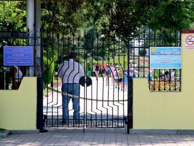 Это не эвакуация: российские власти массово вывозят детей из Крыма