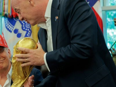 Трамп заявил, что лично наградит победителя чемпионата мира по футболу