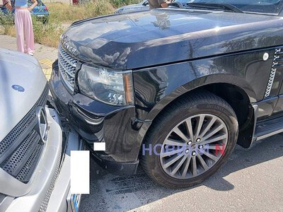 Mercedes при повороте врезался «лоб в лоб» с Range Rover в Николаеве