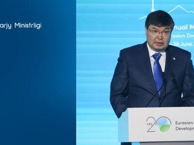 Мади Такиев выступил на бизнес-форуме ЕАБР