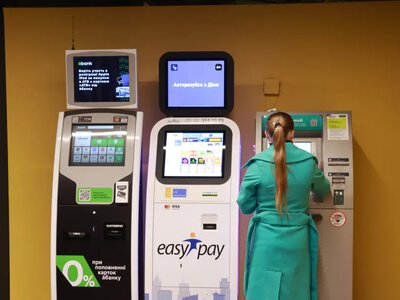 Новые правила пополнения карт через терминалы: можно ли обойти лимит в 500 грн и как выросли комиссии