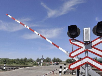  Два опасных выезда под поезд на железнодорожных переездах 
