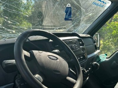 Дрон оккупантов нанес удар по микроавтобусу в Никополе: есть погибшие, среди 12 раненых – 2 ребенка