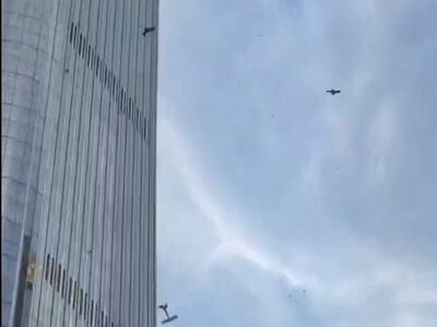 Легкомоторный самолет врезался в самое высокое здание Пекина — СМИ