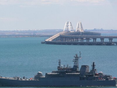 Военный объяснил, почему Украина сейчас не наносит удары по Крымскому мосту