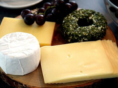 Несколько капель – и сыр долго останется свежим: какой секретный продукт творит чудеса