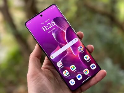 Топ-3 смартфона по средней цене и с лучшим аккумулятором: Poco, Realme, Motorola (фото)