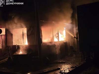 Склад предприятия загорелся в Краматорске после российского обстрела
