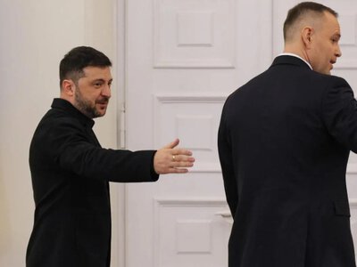 Только треть поляков считает лишение Зеленского ордена укреплением позиций - опрос