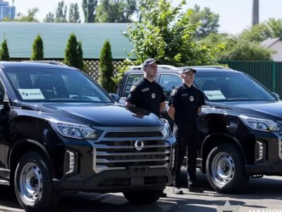 Республика Корея передала Национальной полиции Украины 60 пикапов для выполнения служебных задач в условиях войны