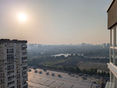 Киев и его окрестности окутал смог: местные жители жалуются на удушье (фото, видео)