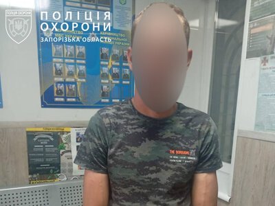 У багатоповерхівці Запоріжжя нетверезий чоловік влаштував дебош