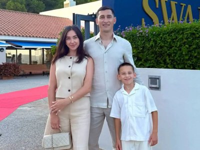 Милота. Жена Степаненко поделилась непривычным фото мужа с их младшим сыном