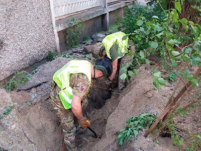 В Киеве возле жилой многоэтажки обнаружили боевую часть ракеты после ночной атаки РФ