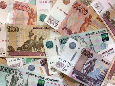 Долги россиян по кредитам выросли до рекордных 45 трлн рублей