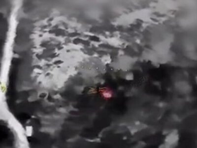 Украинские воины сбросили на вражеские позиции листовки по случаю Дня Конституции
