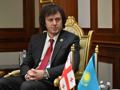 Глава государства встретил премьер-министра Грузии во Дворце независимости 