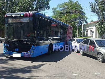 Три автомобиля и троллейбус столкнулись в центре Николаева - движение заблокировано 