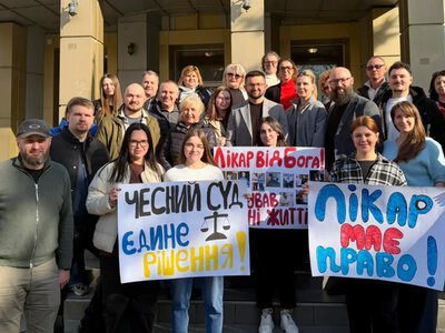 “Show must go on” или группа поддержки по вызову – куда делась массовка врача Odrex, которого судят за медицинскую халатность?