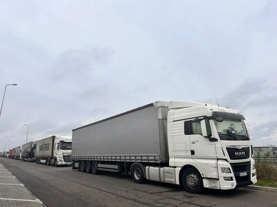 На фоне жары вводят ограничения для грузовиков на границе с Румынией