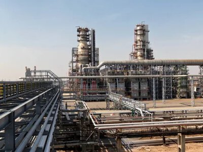 Несмотря на огонь и обстрелы: Ближний Восток продолжает вывозить нефть через Ормузский пролив