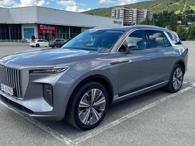 Постоянный гость на СТО: китайский Rolls-Royce шокировал владельца своей ненадежностью (фото)
