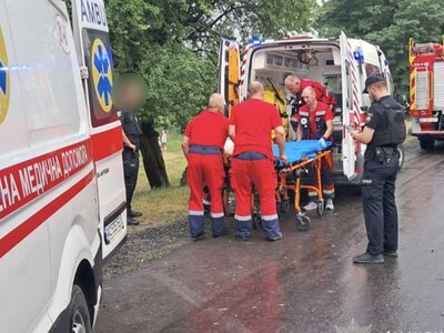 На Волыни в результате удара молнии пострадали сразу 7 человек: среди них – дети