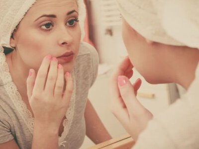 Зістарять раніше часу: дерматолог назвала шкідливі для шкіри звички