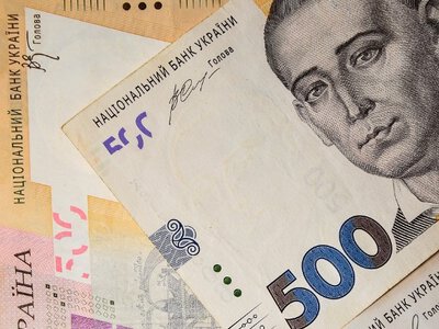 Курс валют 30 июня: Нацбанк укрепил гривну по отношению к доллару