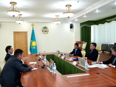 Глава Минтруда обсудил с представителями партии «Әділет» вопросы содействия занятости