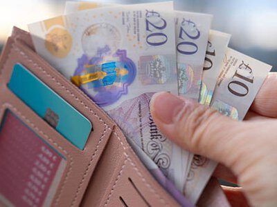  Британские власти хотят взыскивать с беженцев до £10 тысяч 