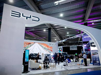 BYD відсудила 80 800 доларів у китайських автоінфлюенсерів за наклеп