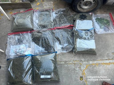 Около 17 кг наркотиков и более полумиллиона гривен - на Полтавщине полиция раскрыла канал сбыта наркотиков