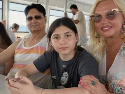 Камалия показалась в объятиях эксмужа во время отдыха в Испании