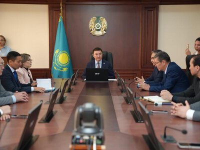 В Минэнерго состоялась торжественная церемония вручения Конституции Республики Казахстан