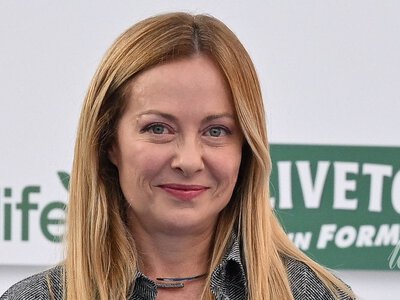 У комфортному костюмі з візерунком