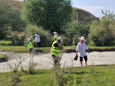 В ТУРКЕСТАНСКОЙ ОБЛАСТИ В РАМКАХ ЭКОЛОГИЧЕСКОЙ АКЦИИ «ЧИСТЫЕ ВОДОЁМЫ» ПРОШЛИ МЕРОПРИЯТИЯ ПО ОЧИСТКЕ ТЕРРИТОРИЙ